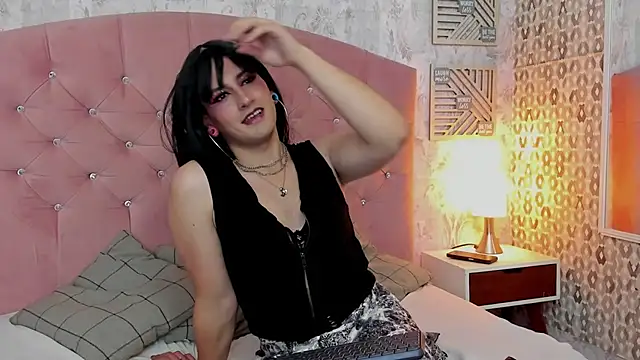 Miley_Cavendish webcam