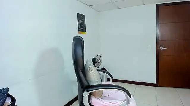 Aisha_hotts777 webcam