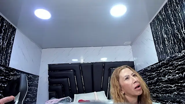 Ladyy_Scarlett webcam