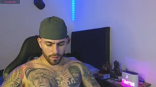 Ades_Lowe Live Webcam on Stripchat