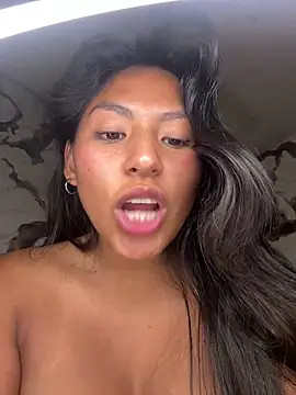 BrunetteBliss69 webcam