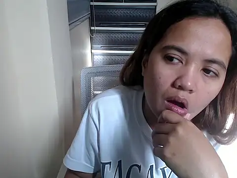 xTheLastVIRGINx webcam