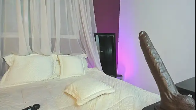 Nicole_Brown1126 webcam