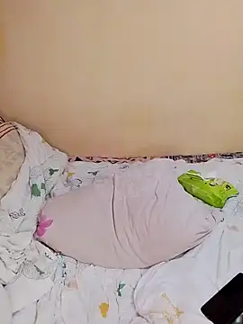 Gussie_Bridie webcam