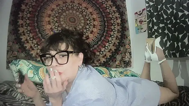 HeyyImHarlowe webcam