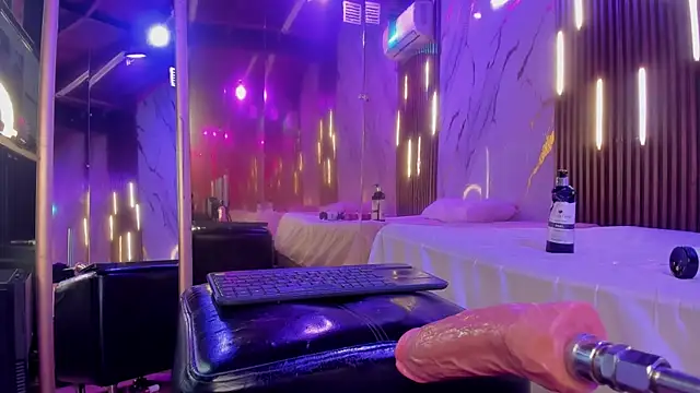 BritannyClaire webcam