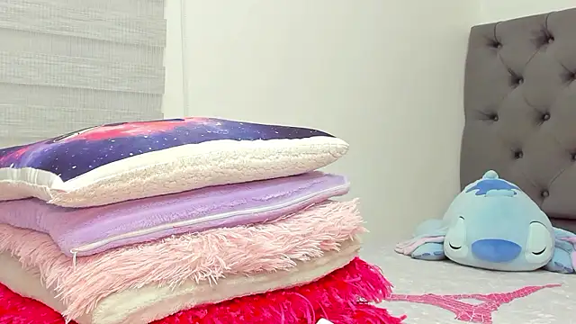 Elizabeth_18_ webcam