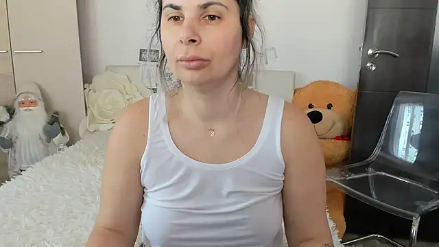 sweetemy4u (F milf) - make this pussy happy whit a big squirt