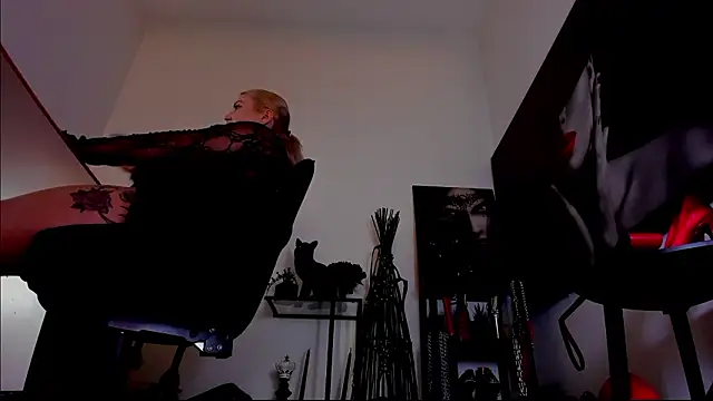 MistressDemi webcam