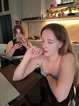 Nura_n_Sarah webcam