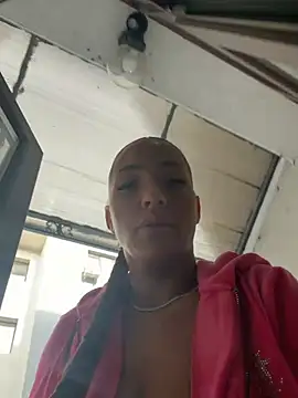 LovingBlondie webcam