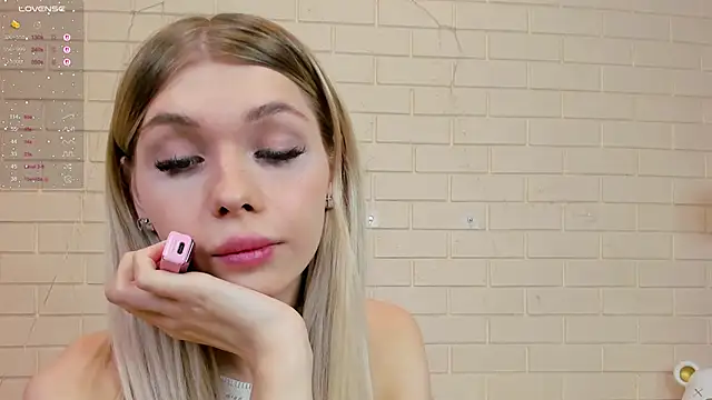 Blondy_Fina webcam