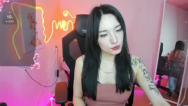 AliceeinWonderlanddd webcam