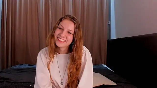 hazeluneth - HazeLuneth's free webcam - UK Sex Cams