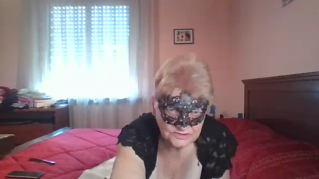 ItalianBigBoobs webcam