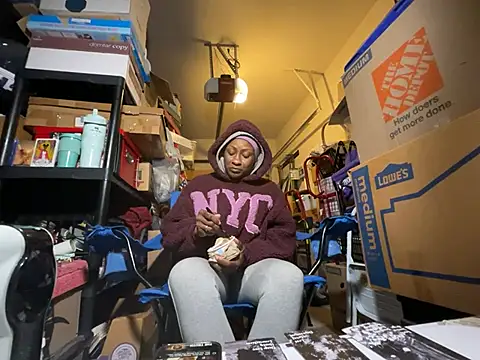 Webcam Model (wynterheat)  is live.Free join now!