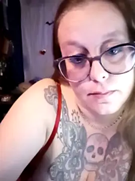 Webcam Model (edgexchaos)  is live.Free join now!