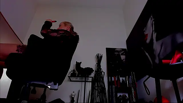 MistressDemi webcam