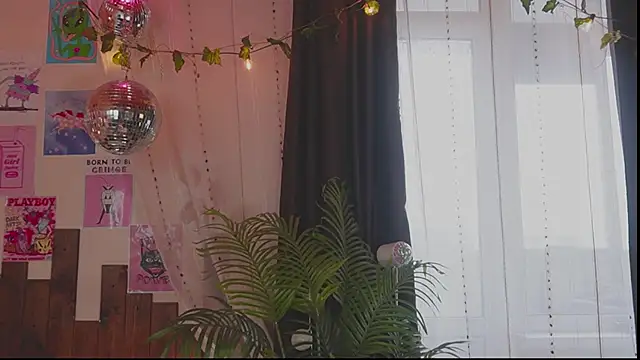 Charming_winky webcam