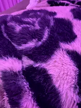 美女LXR77887在线直播