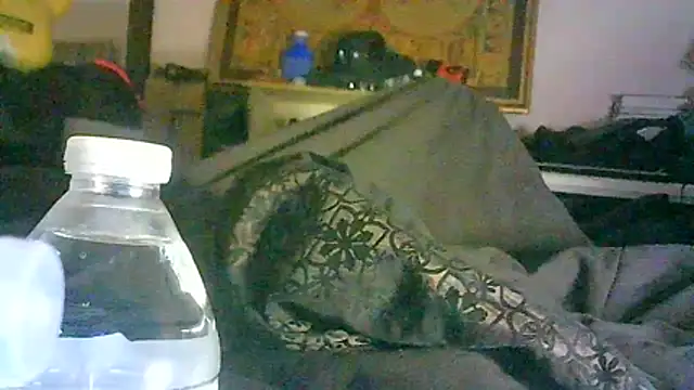 ON3YOULLN3VER_FIR3 webcam