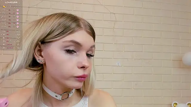 Blondy_Fina webcam