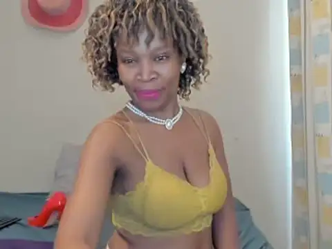 AfricanSquirtingQueen webcam