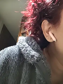 Scarlet_curly8a webcam