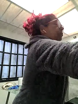 Scarlet_curly8a webcam