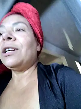 Scarlet_curly8a webcam