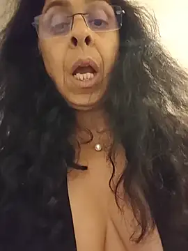 Webcam Model (NakedMILFx)  is live.Free join now!