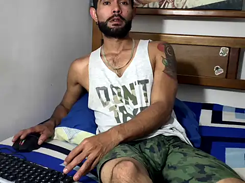 hideonbush051 webcam