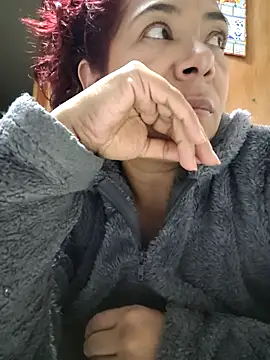 Scarlet_curly8a webcam