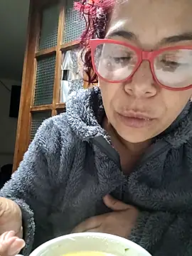 Scarlet_curly8a webcam