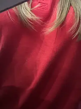 Webcam Model (Strawberryyyyik)  is live.Free join now!