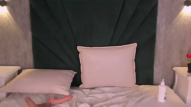 emiliclarke - EmiliClarke's free webcam - UK Sex Cams