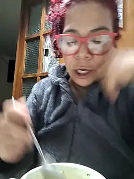 Scarlet_curly8a webcam