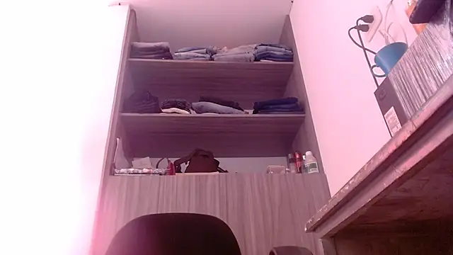 nicolle_milf1978 webcam