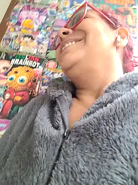 Scarlet_curly8a webcam