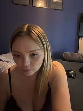 Webcam Model (Sky25x)  is live.Free join now!