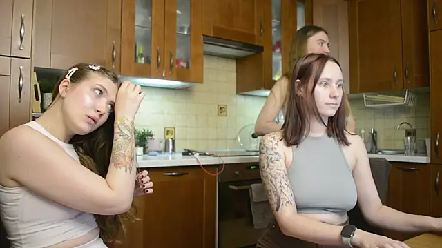 HotCaramellsTV webcam