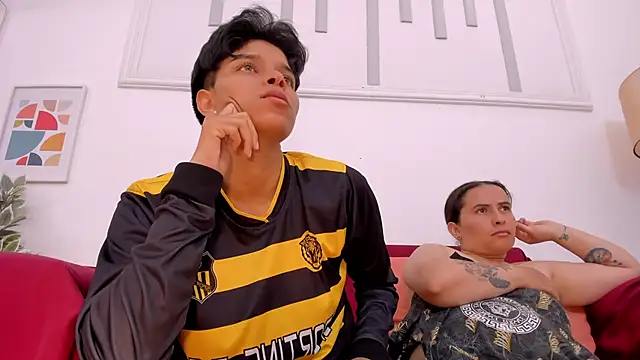 natasha_and_zoe webcam