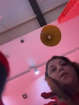 Strawberryyyyik webcam