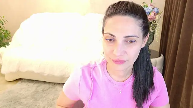 LovelyBeatrice webcam