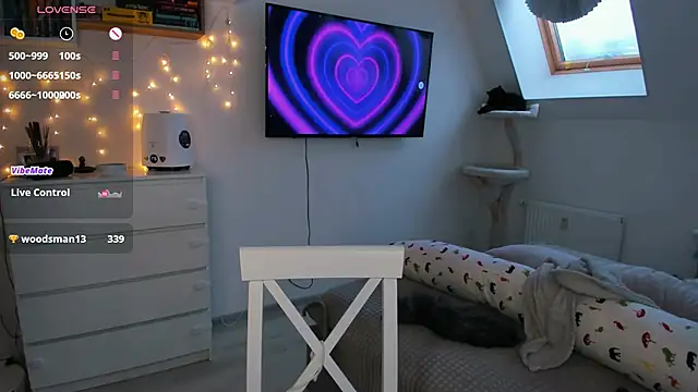 violet_blue_eyes webcam