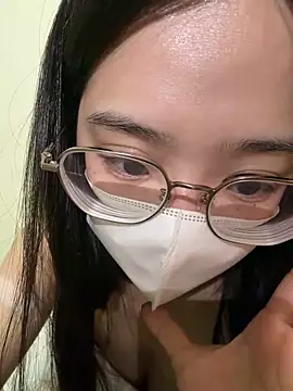 美女LHeart在线直播