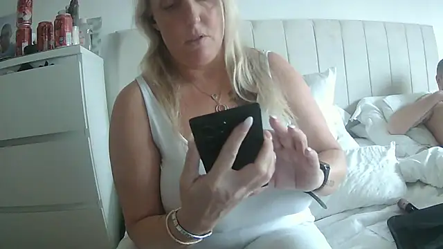 theblondecocklover webcam