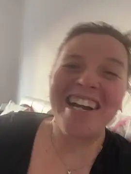 Laura-Loveyou webcam