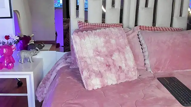 Cloee_Rainbow1 webcam