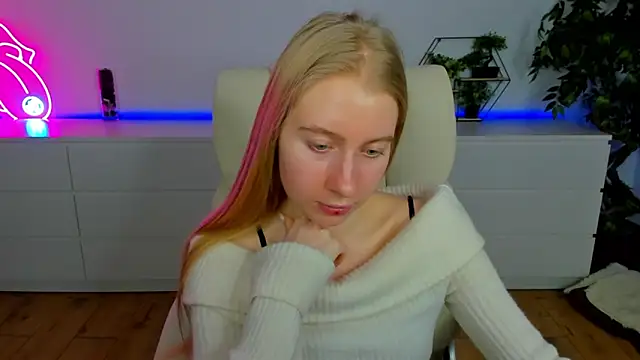 Alina_Blonde webcam